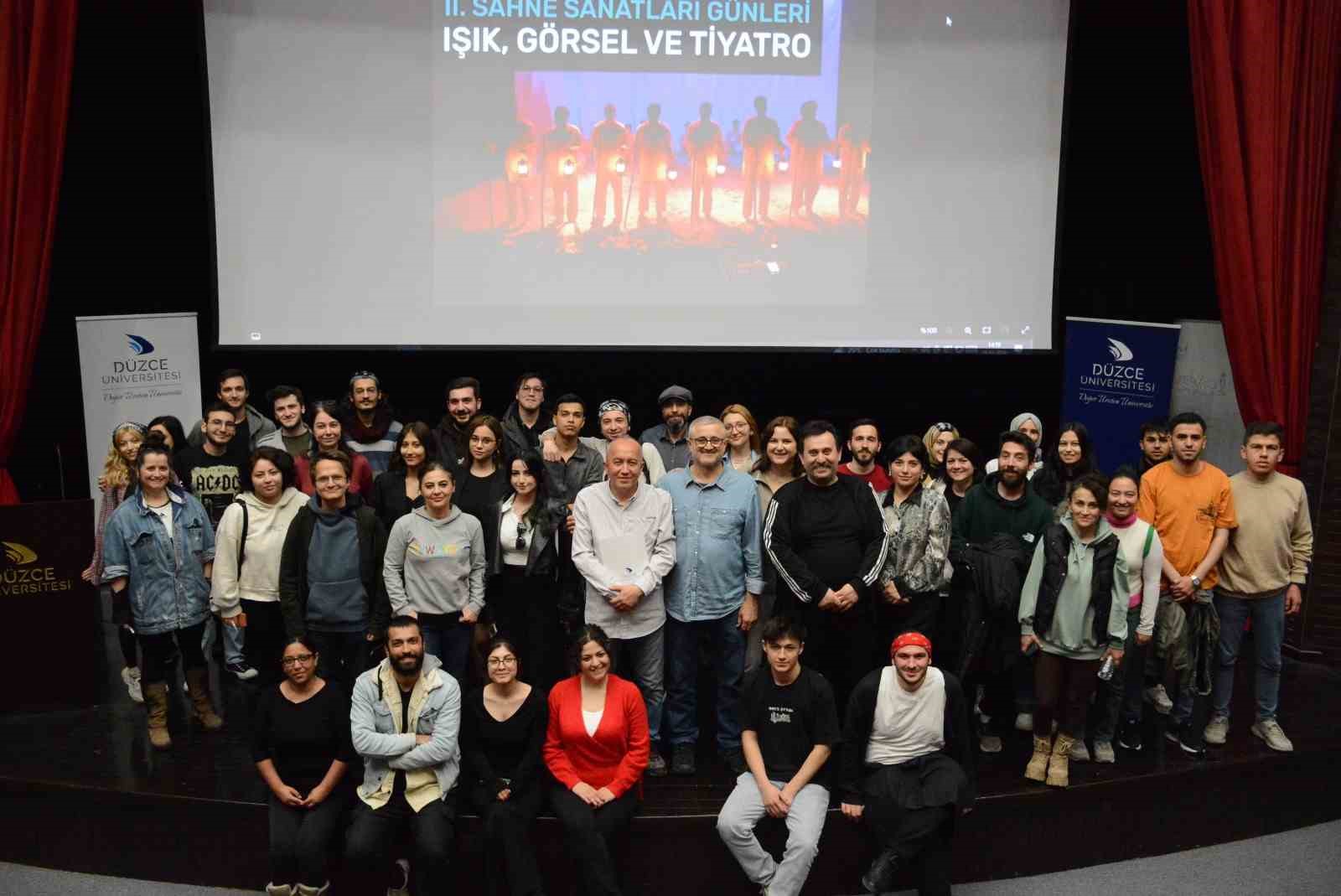 Tokyol &ldquo;Işığın &ouml;zellikleriyle oynayıp etkili bir g&ouml;steri ortaya &ccedil;ıkarabilirsiniz&rdquo;
