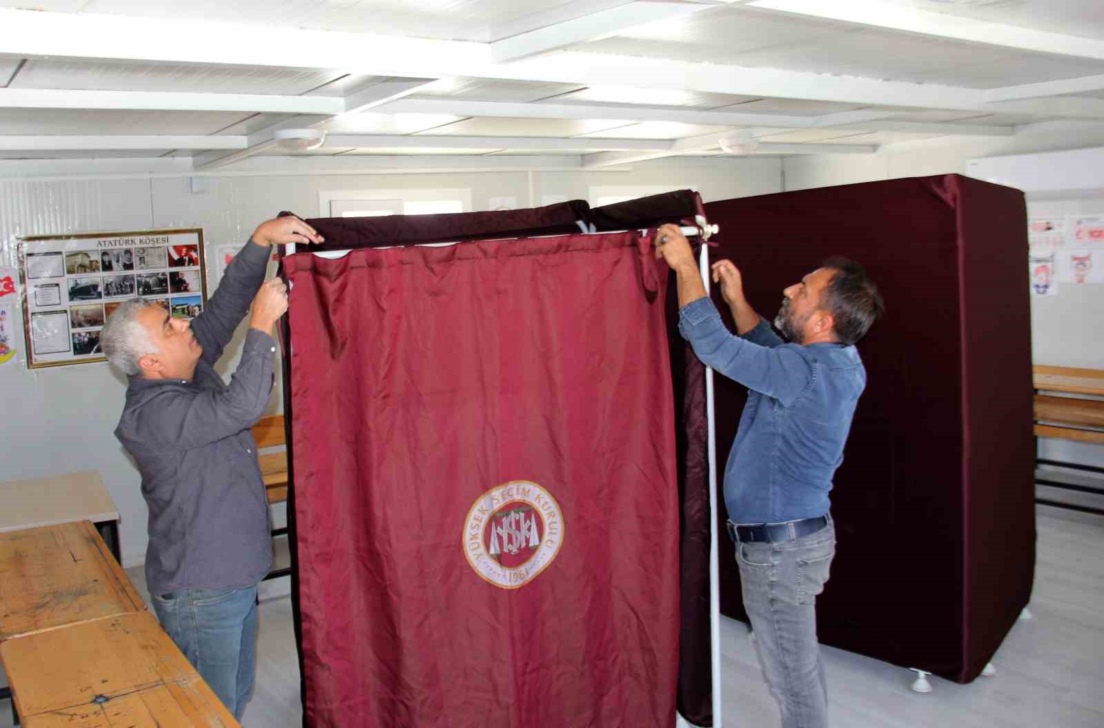 Adıyaman&rsquo;da sınıflar temizlendi, sandıklar kuruldu
