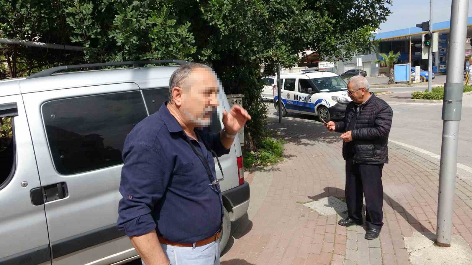 Kaza yapan araçtan çıkıp, "Kim kaza yaptı, ben neredeyim, benim eşim kim" diye sordu