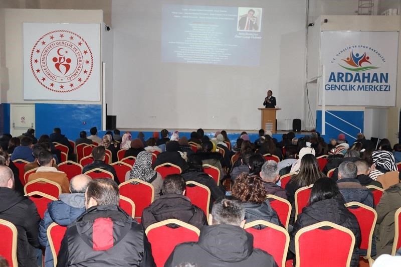 Çıldır MYO Müdürü Özdemir’den protokol eğitimi