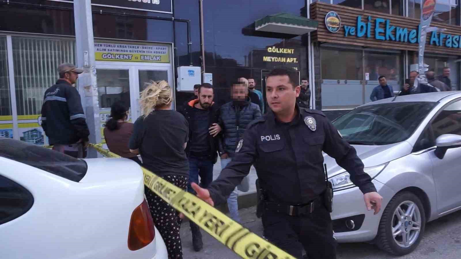 Eşi &ccedil;ocuklarını g&ouml;stermiyor diye &ccedil;atıya &ccedil;ıkan gen&ccedil;, aynı akşam eşini darp etti
