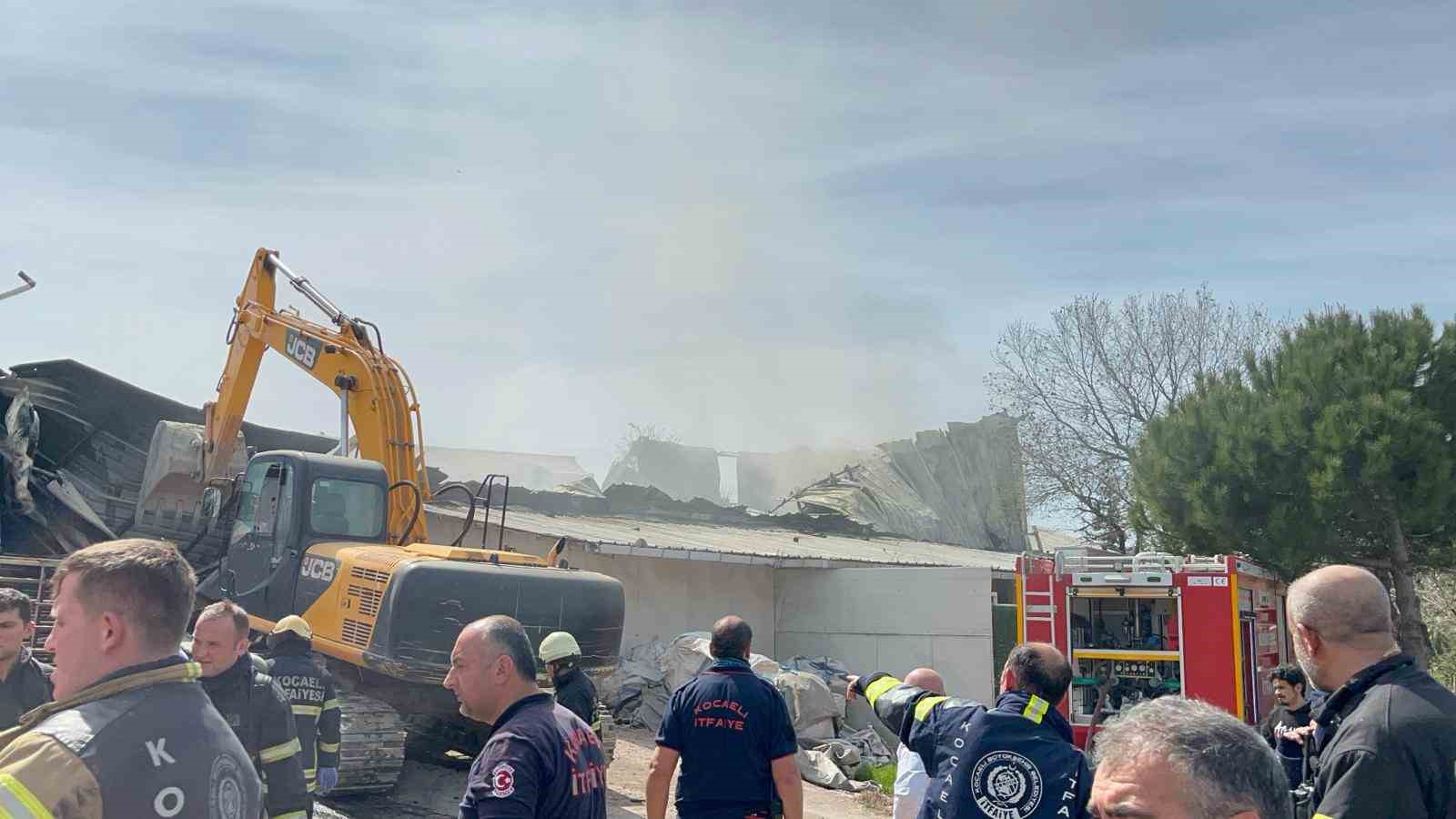 Isı yalıtım malzemeleri üreten fabrika küle döndü
