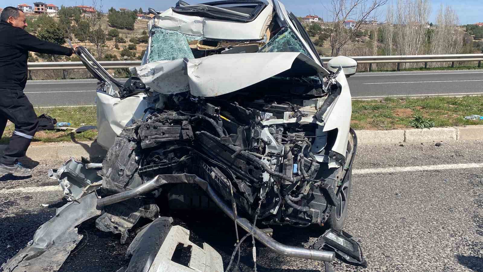 Uşak&rsquo;ta meydana gelen kazada baba ve kızı yaralandı 