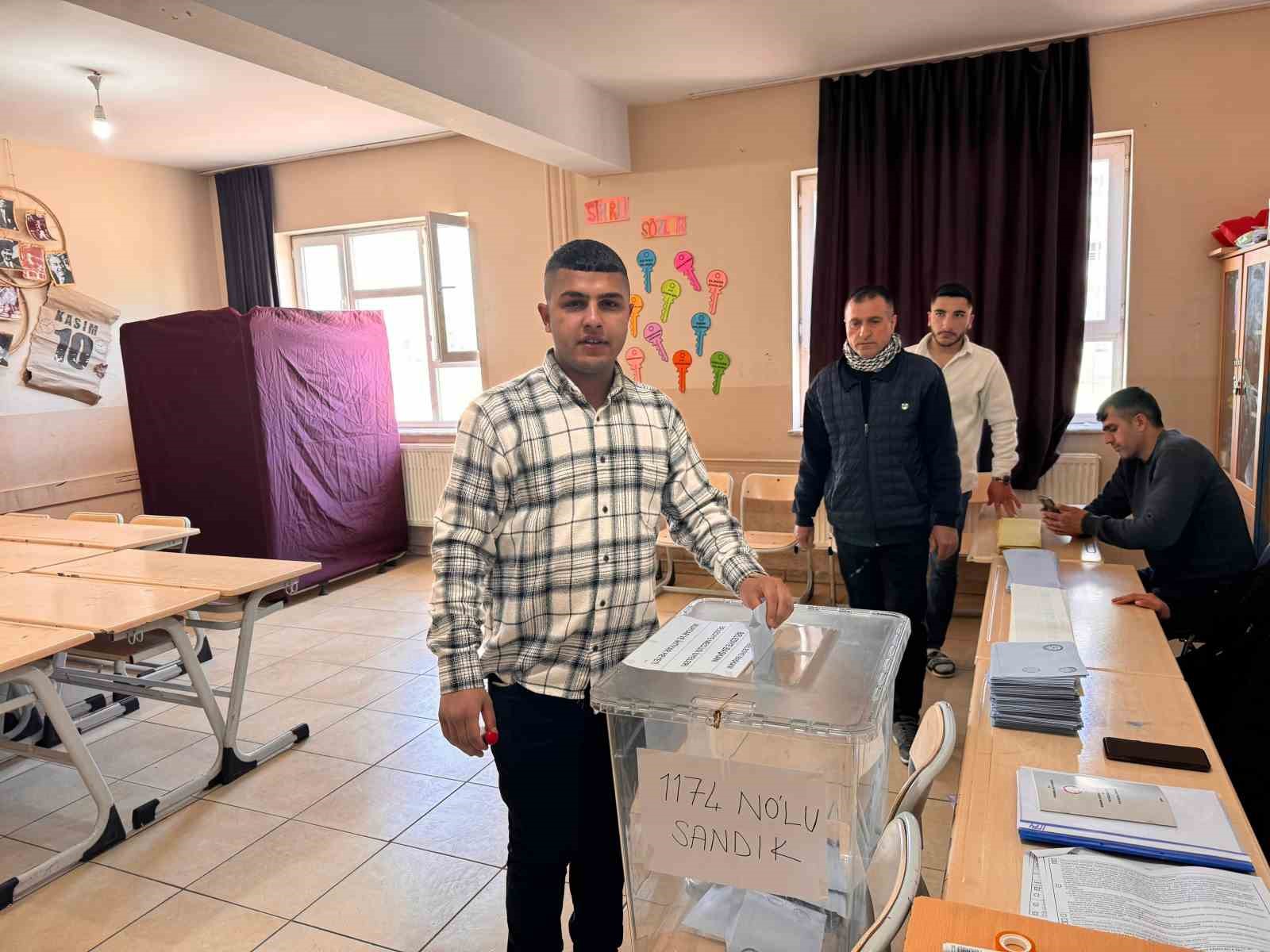 Mardin’de oy verme işlemi başladı