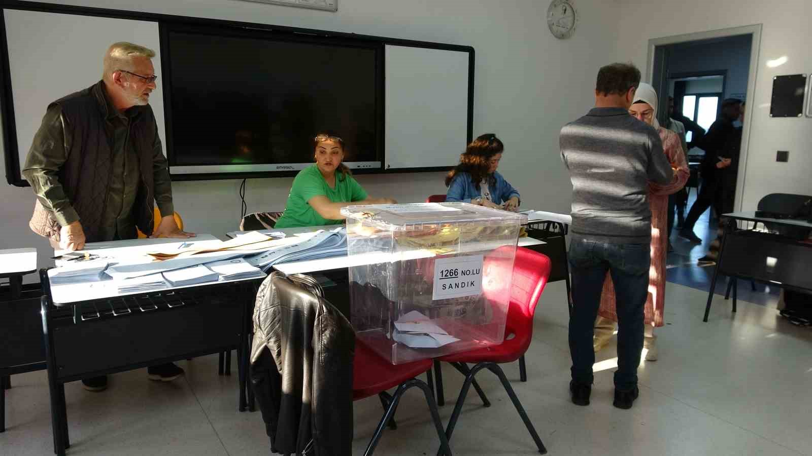 Çanakkale’de oy verme işlemi başladı