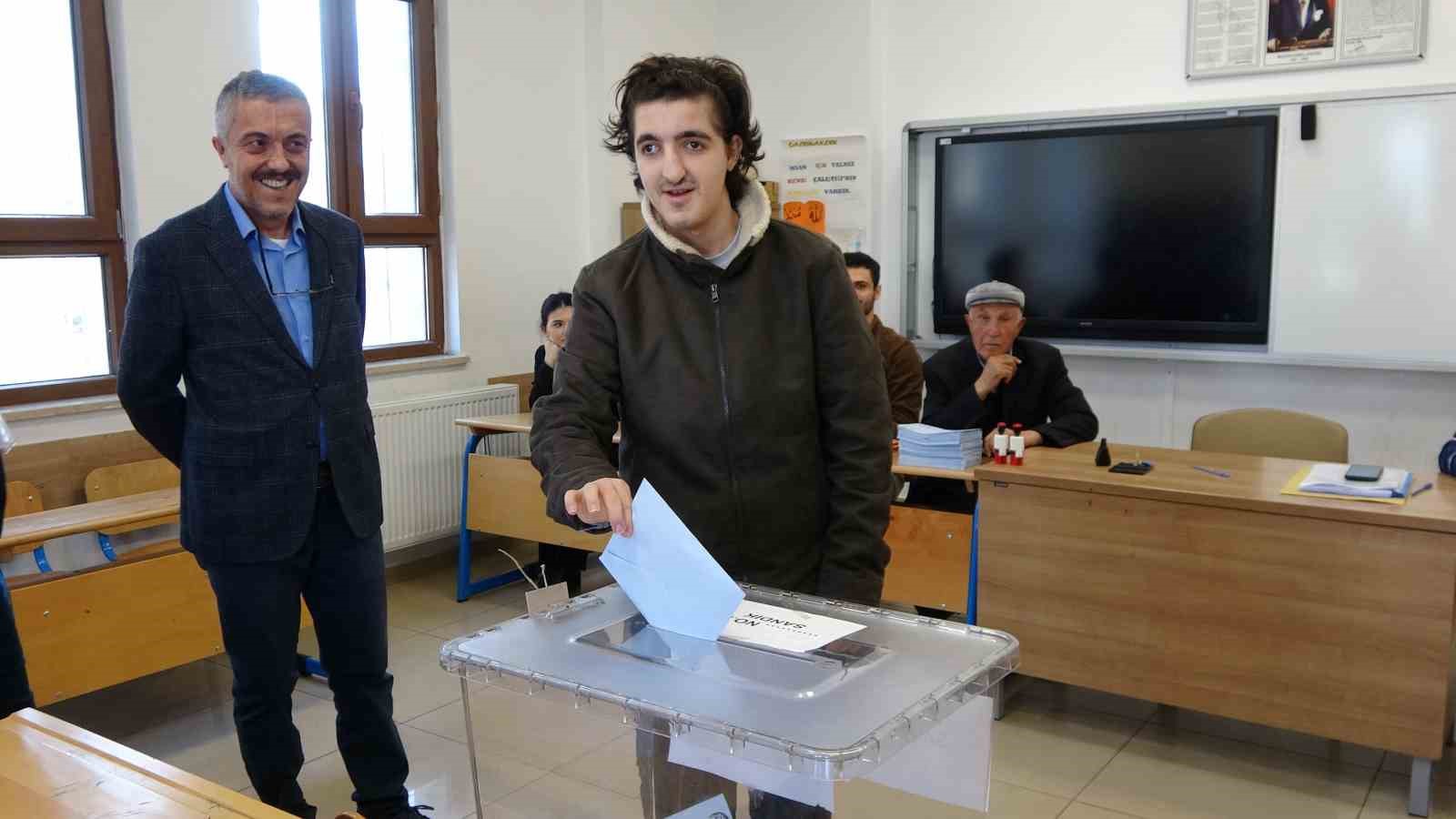 Yozgat&rsquo;ta oy verme işlemi başladı
