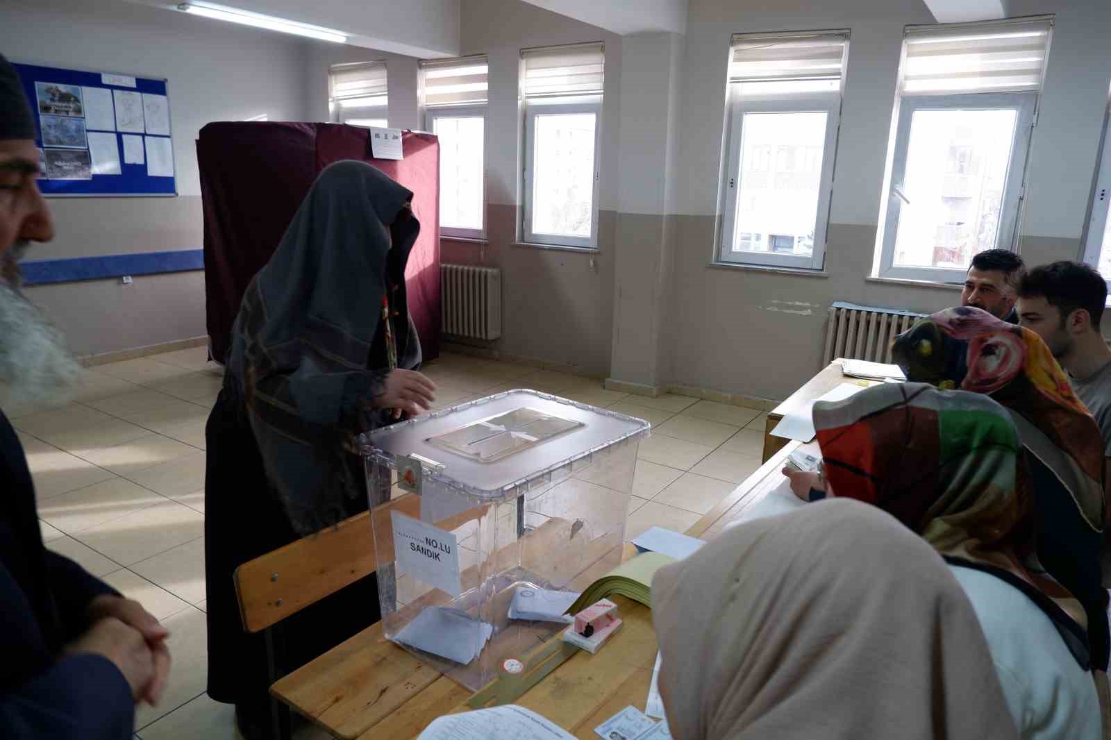 Erzurum’da seçmen sandık başında