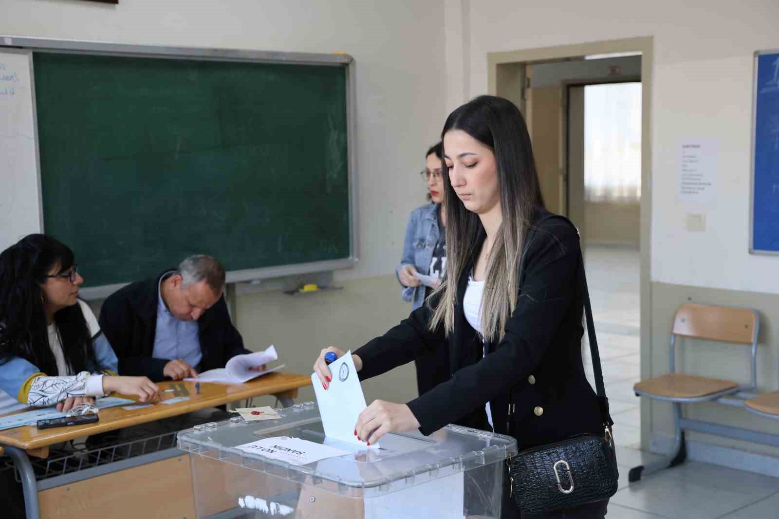 Adanalı sandık başında