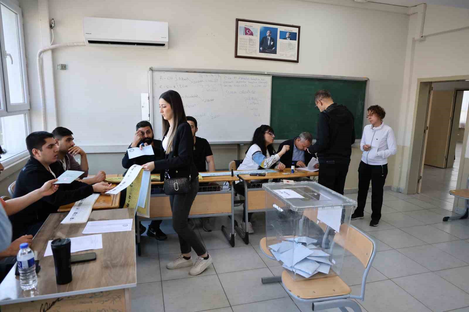Adanalı sandık başında
