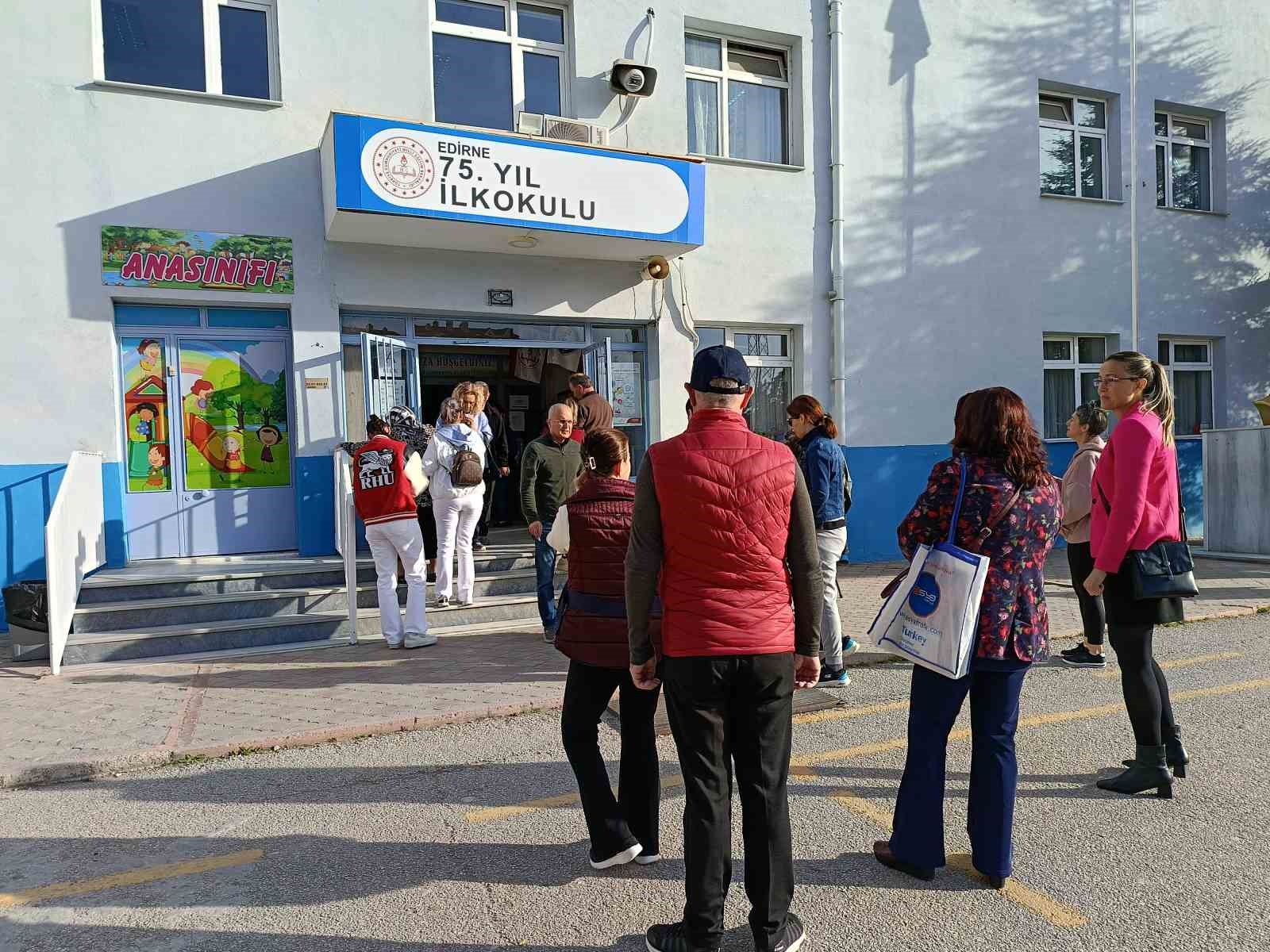 Edirne&rsquo;de oy verme işlemi başladı
