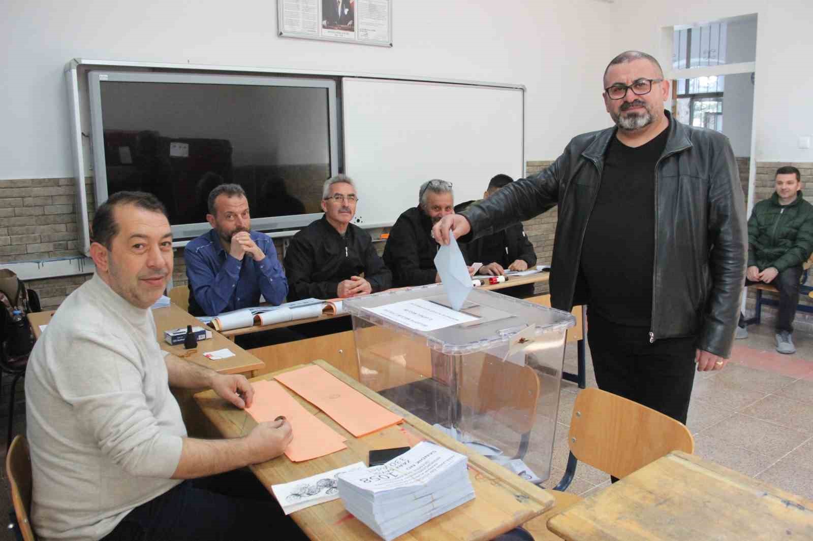 Karaman’da oy kullanma işlemi başladı
