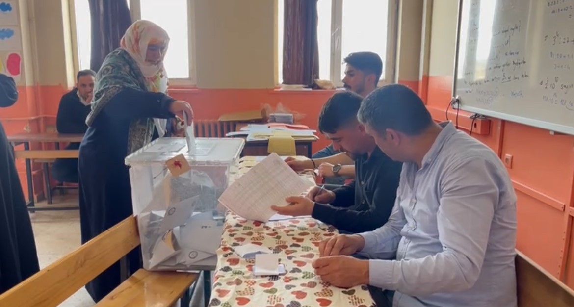 Ağrı&rsquo;da vatandaş sandık başında
