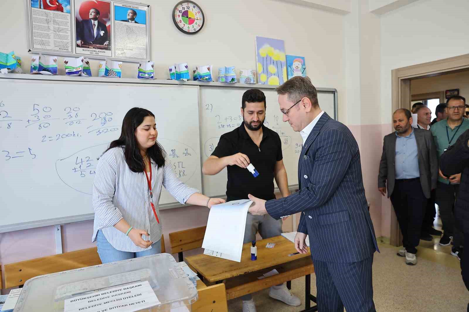 AK Parti Başakşehir Belediye Başkan Adayı Kartoğlu oyunu kullandı
