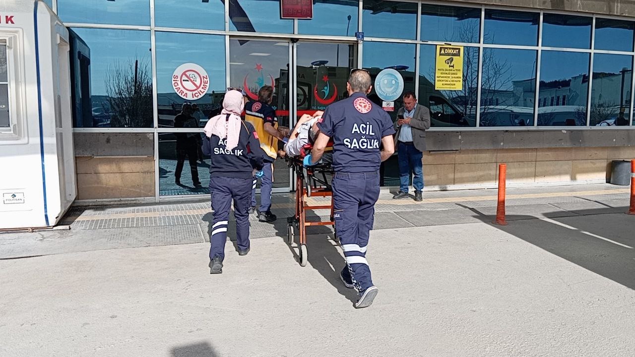 Parkta yürüdüğü sırada fenalaşan adam hastaneye kaldırıldı