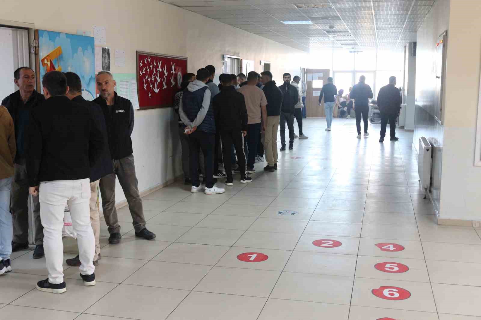 Siirt’te oy verme işlemi başladı