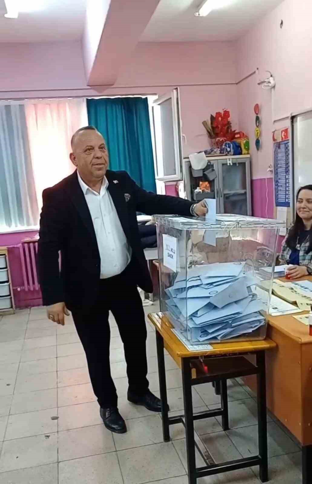 Bozdoğan Belediye Başkan Adayı Özel, oyunu kullandı