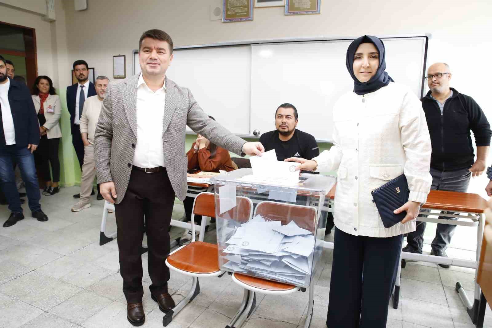 Aksaray Belediye Başkanı Din&ccedil;er oyunu kullandı
