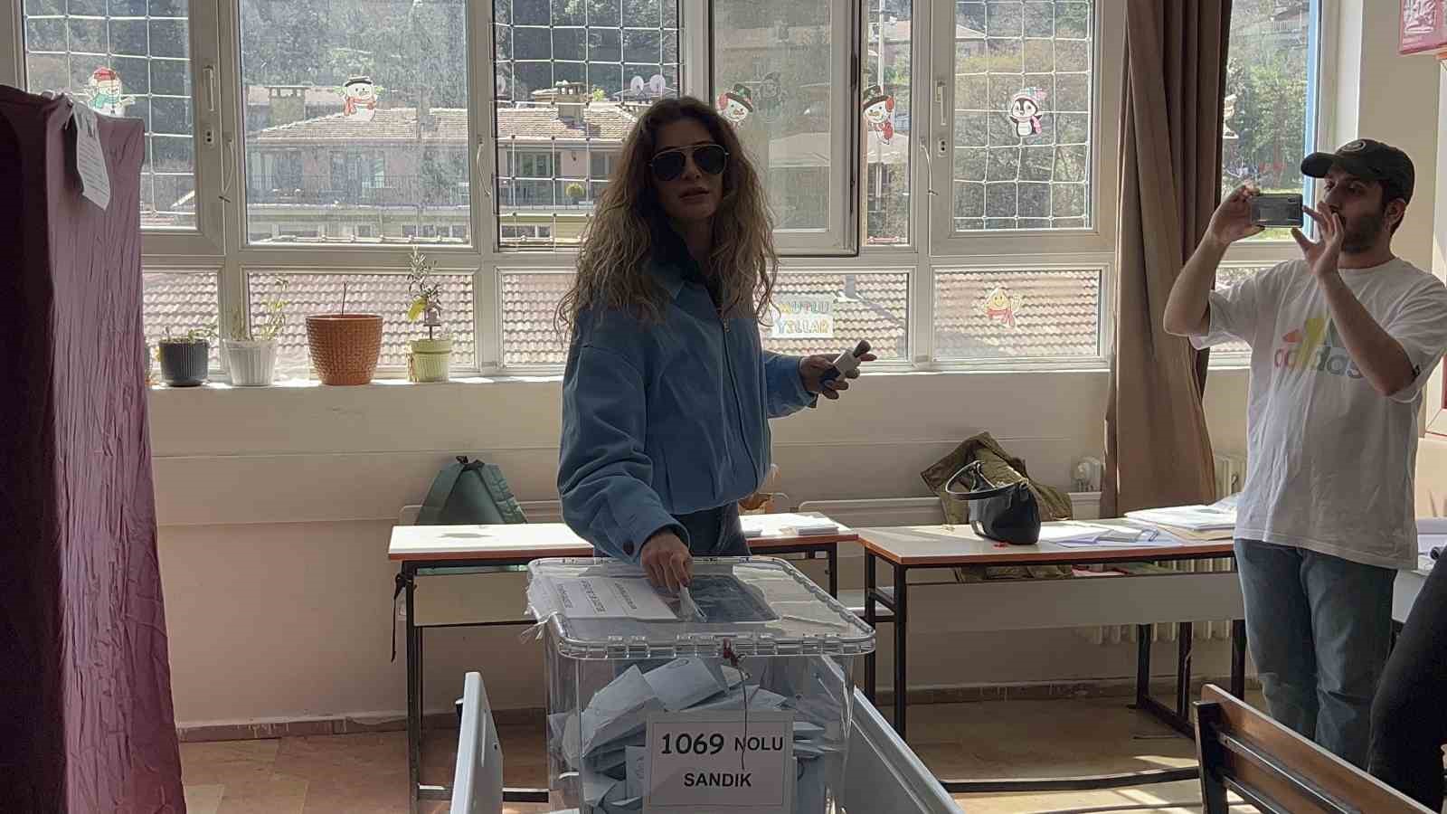 Oyuncu Berrak T&uuml;z&uuml;nata&ccedil; oyunu kullandı
