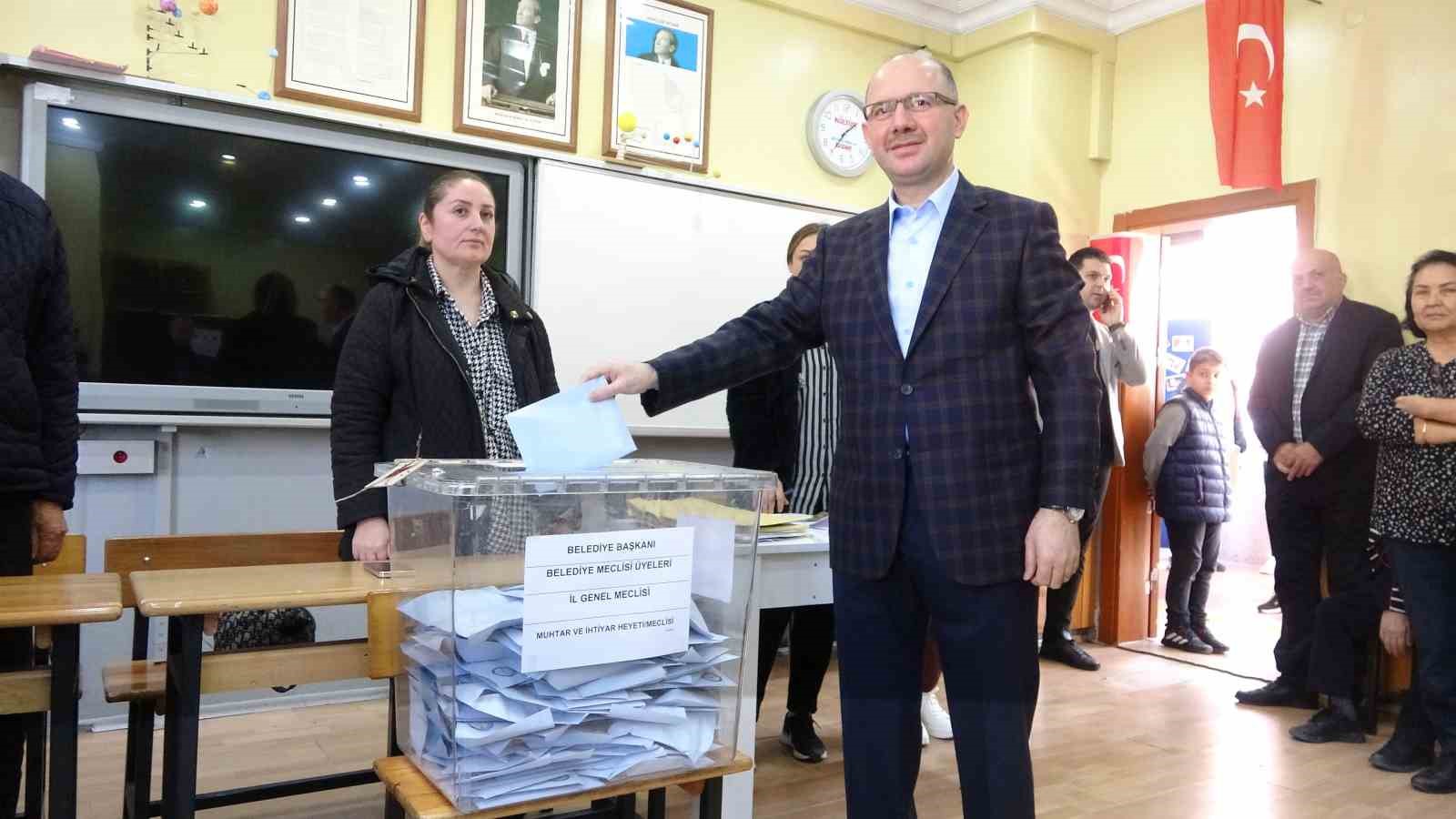 Giresun’da 95 yaşındaki Emine Nine demokrasi için oyunu kullandı
