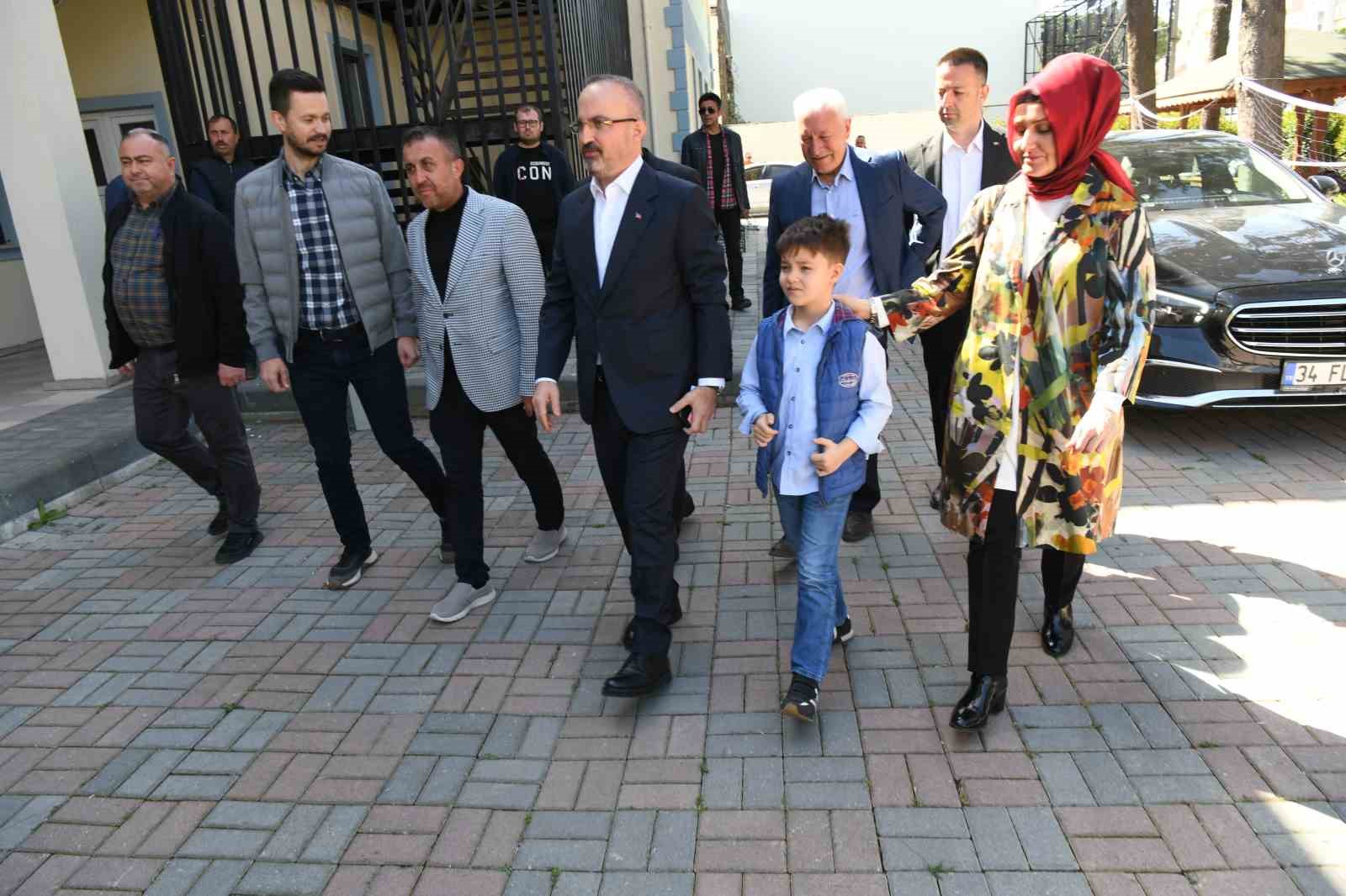 İ&ccedil;işleri Bakan Yardımcısı B&uuml;lent Turan oyunu Lapseki&rsquo;de kullandı
