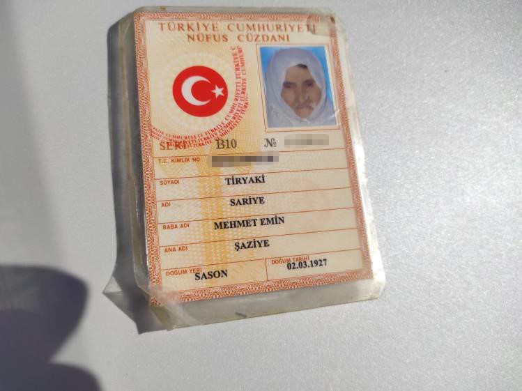 Batman&rsquo;da y&uuml;r&uuml;yemeyen annesini sırtında taşıyarak oy kullanmaya g&ouml;t&uuml;rd&uuml;
