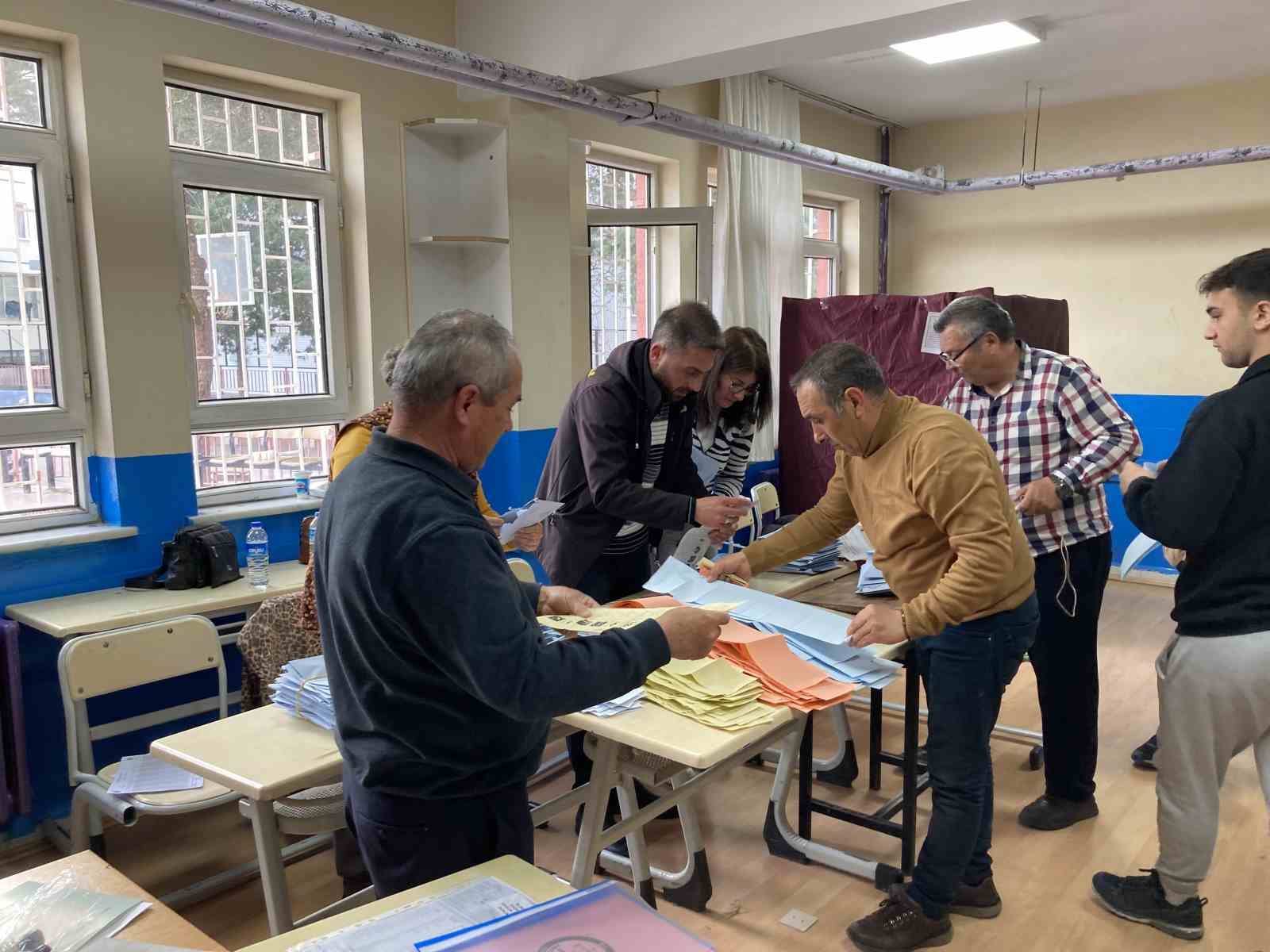 Burdur&rsquo;da oy sayma işlemi devam ediyor
