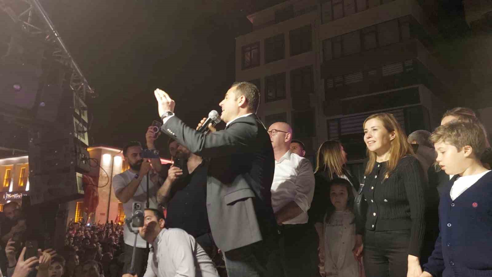 CHP&rsquo;de Ahmet Akın, se&ccedil;im zaferini kutladı
