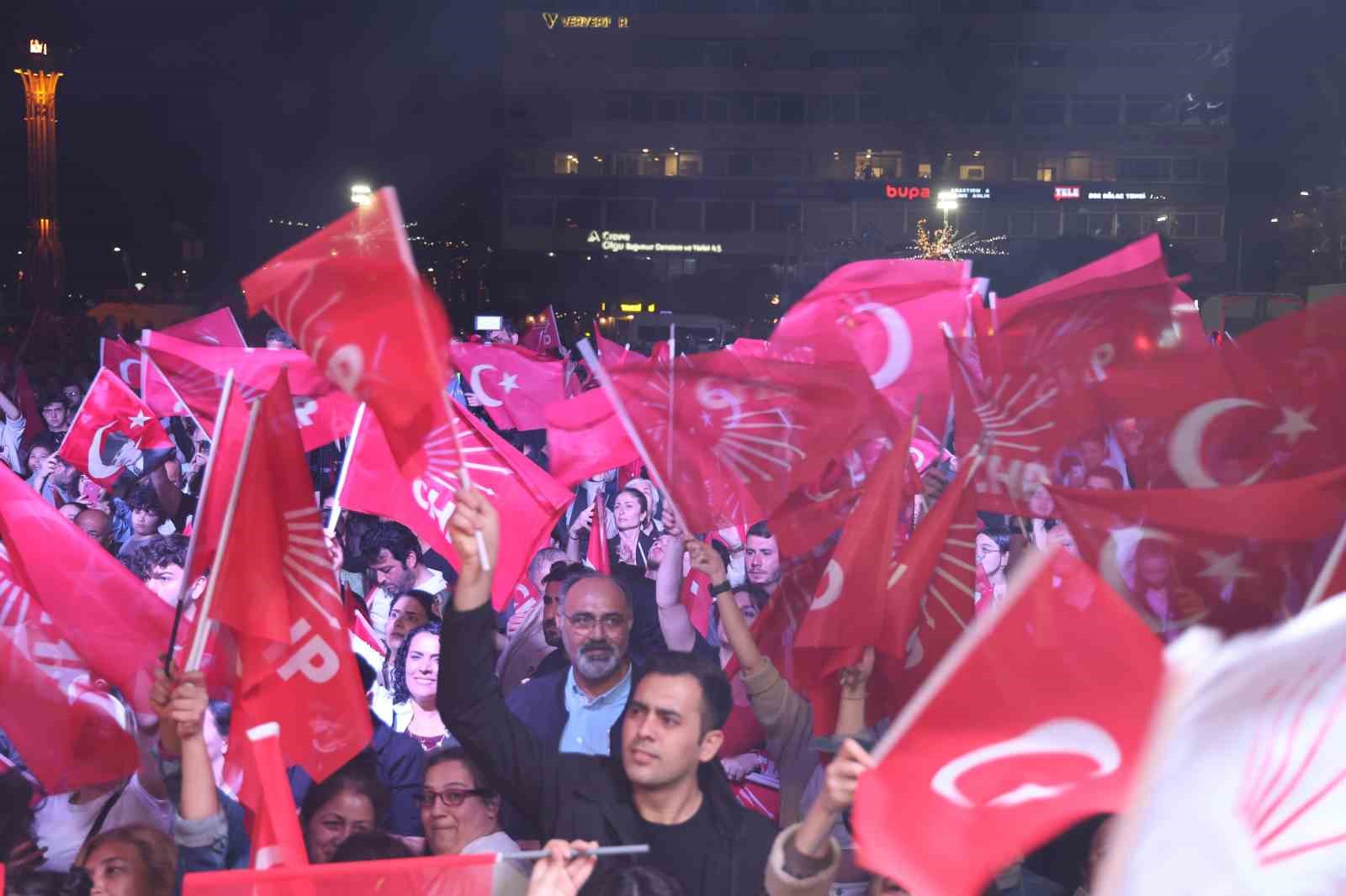İzmir’de AK Parti’li 4 belediye CHP’ye geçti