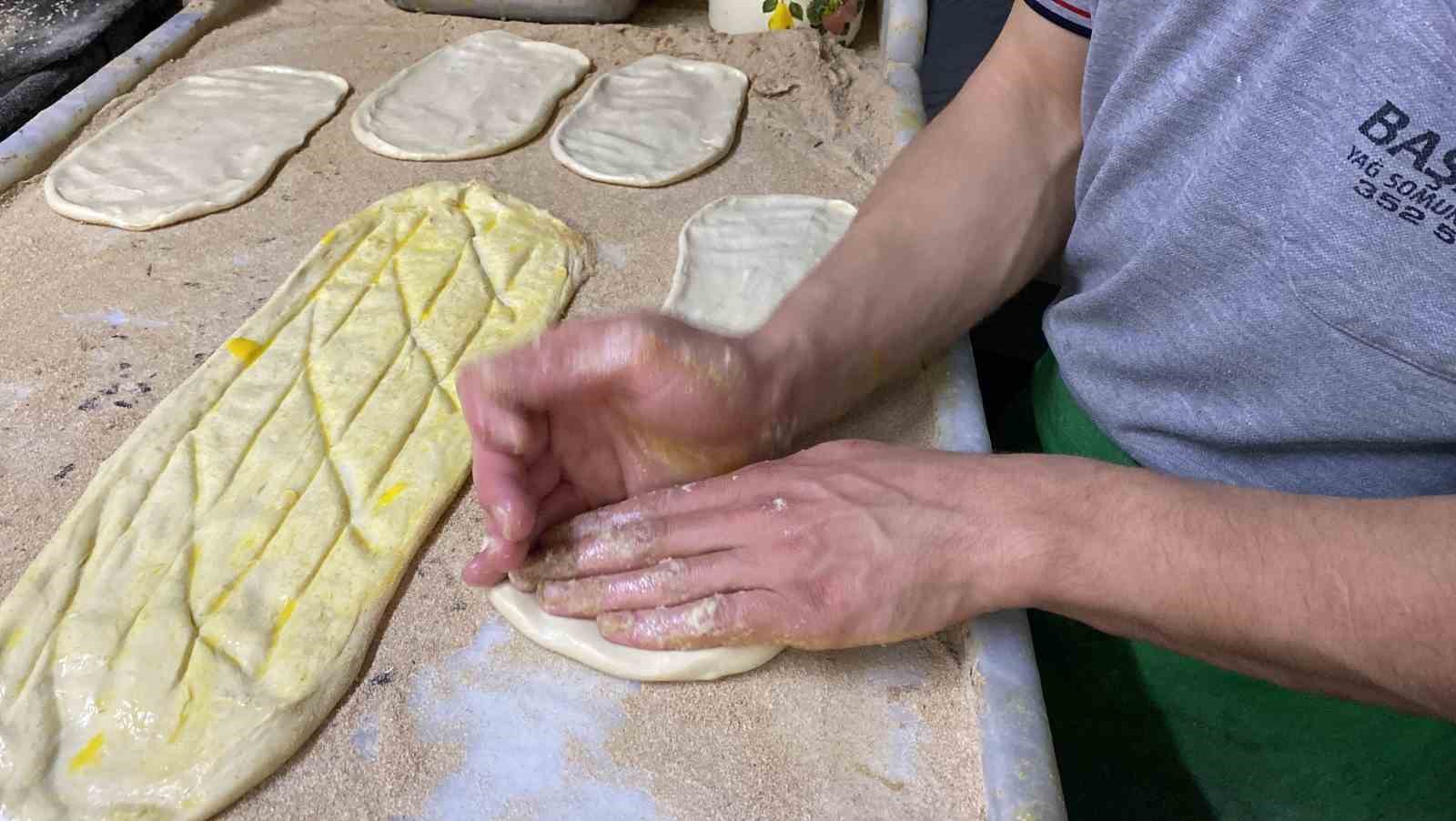 İftar sofralarının vazgeçilmez lezzeti: Etli ekmek