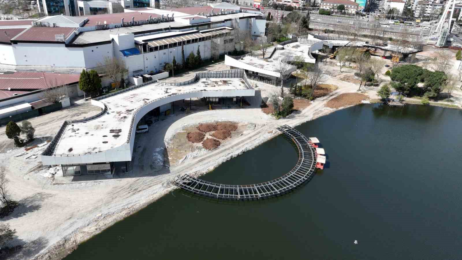 İzmit Millet Bahçesi şekillenmeye başladı
