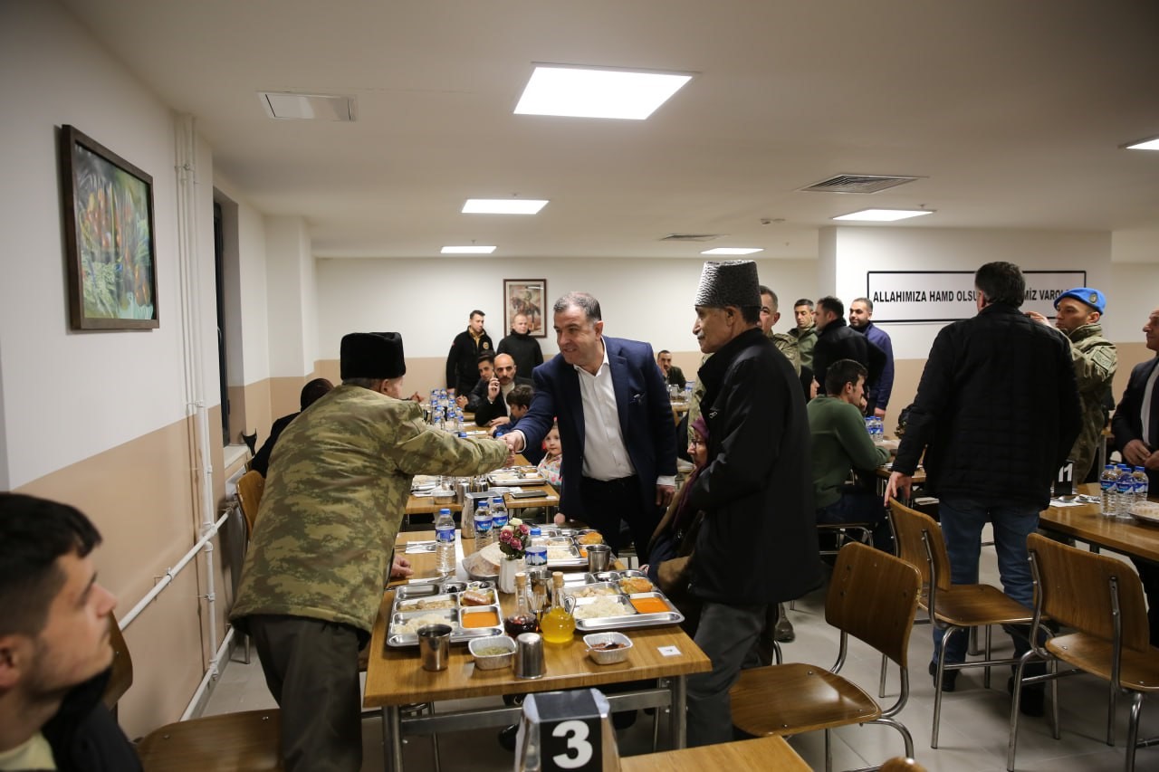 Şehit aileleri ve gazi yakınları için iftar yemeği düzenlendi
