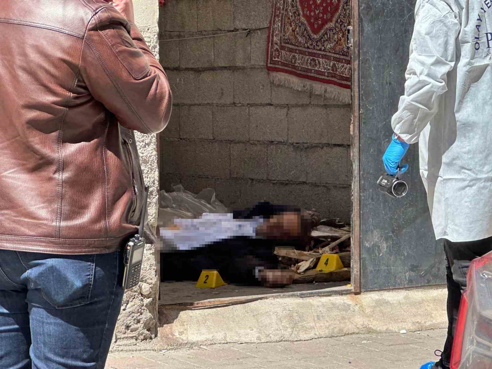Diyarbakır’da yasak aşk cinayeti: Eşini ve sevgilisini öldürdü
