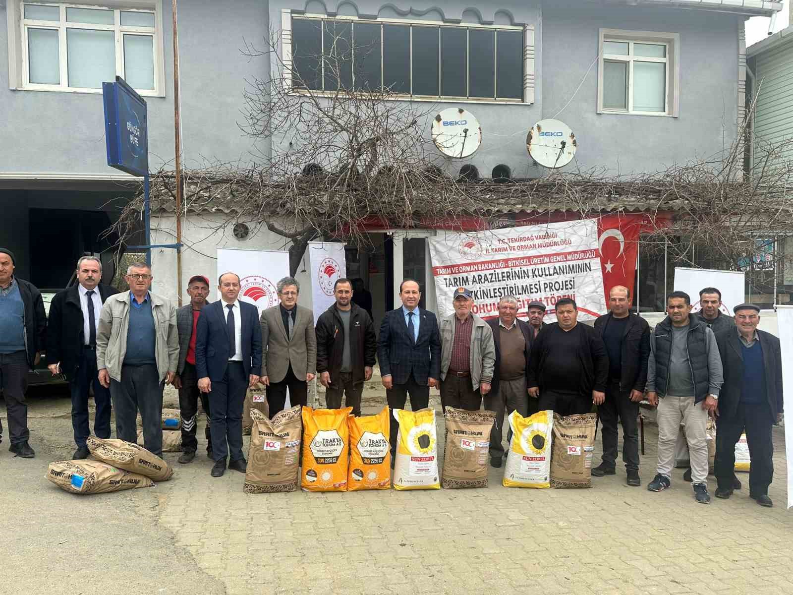 Malkara’da yerli ayçiçeği tohumu dağıtımı