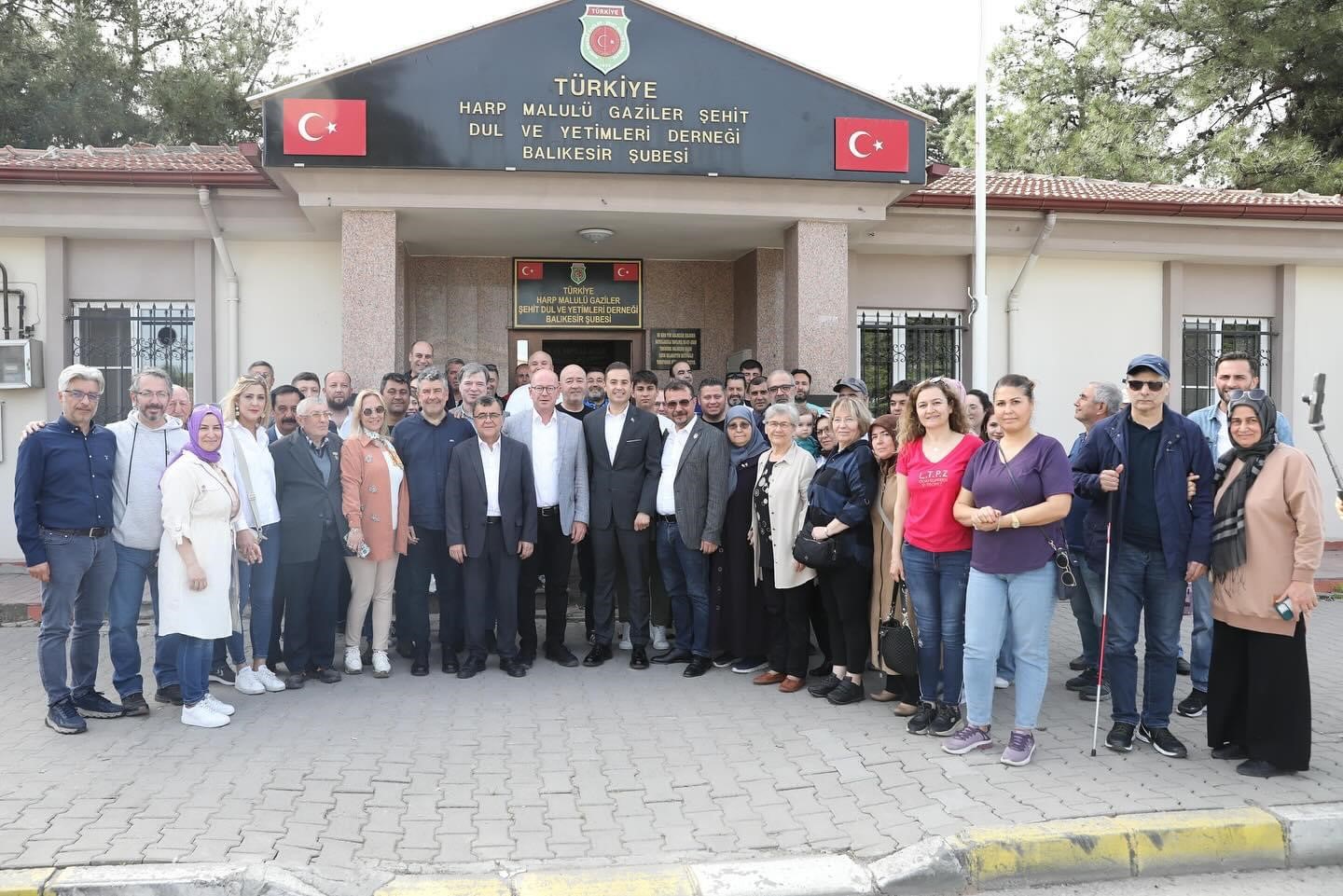 Ahmet Akın ilk ziyaretini şehit yakınları ve gazilere yaptı