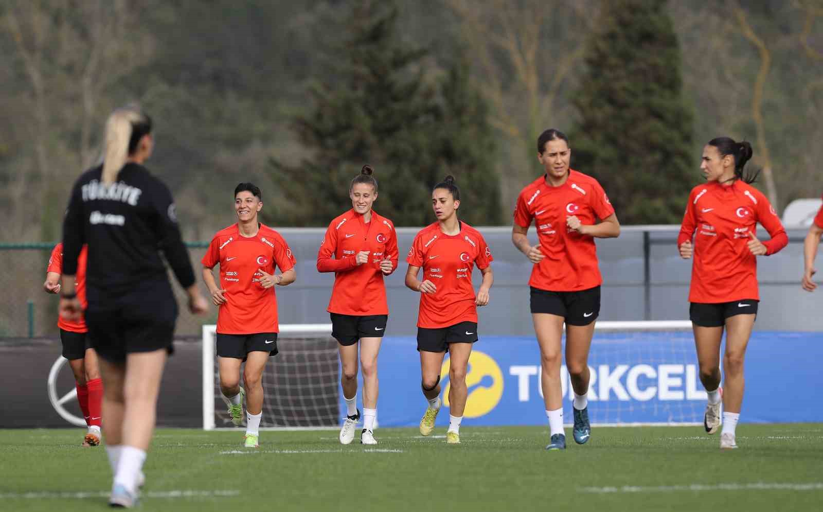 A Milli Kadın Futbol Takımı, hazırlıklarını s&uuml;rd&uuml;rd&uuml; 