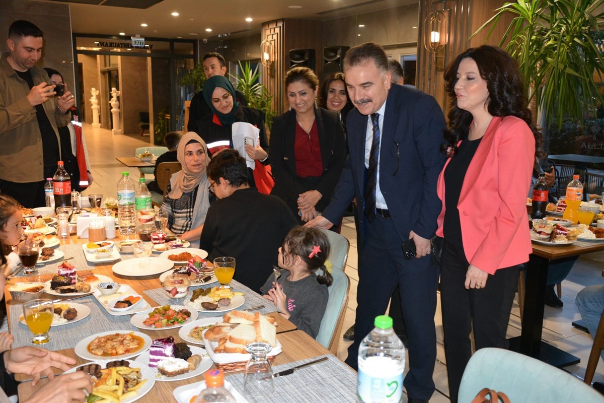 Kaymakam Odabaş yetimler ile iftarda buluştu
