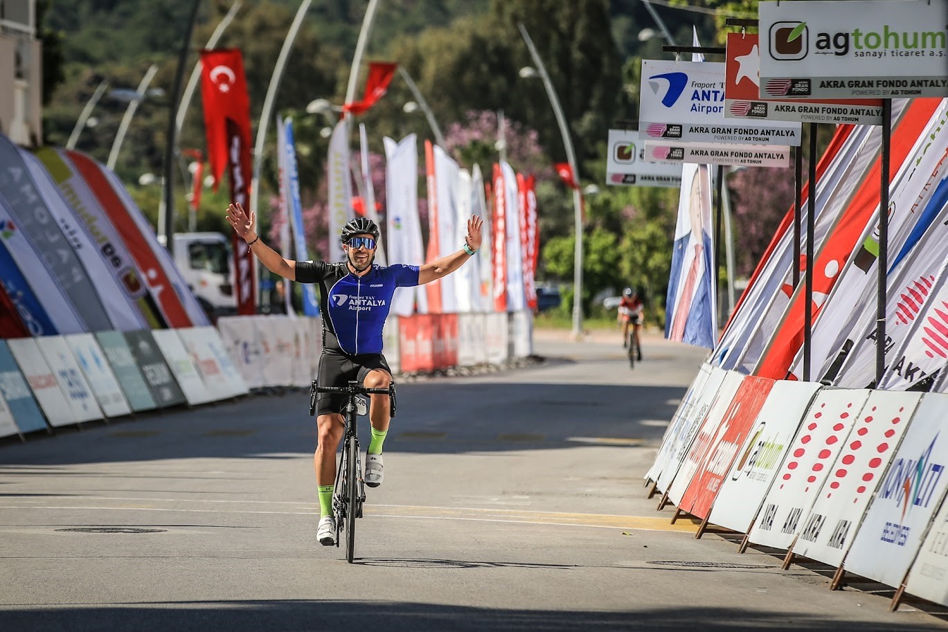 AKRA Gran Fonda’da pedallar, Kemer’in eşsiz manzarasında dönecek
