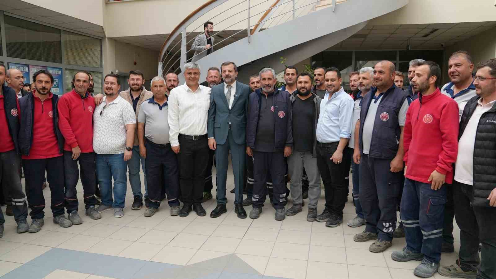 G&uuml;rsu Belediyesi&rsquo;nde başkana coşkulu karşılama
