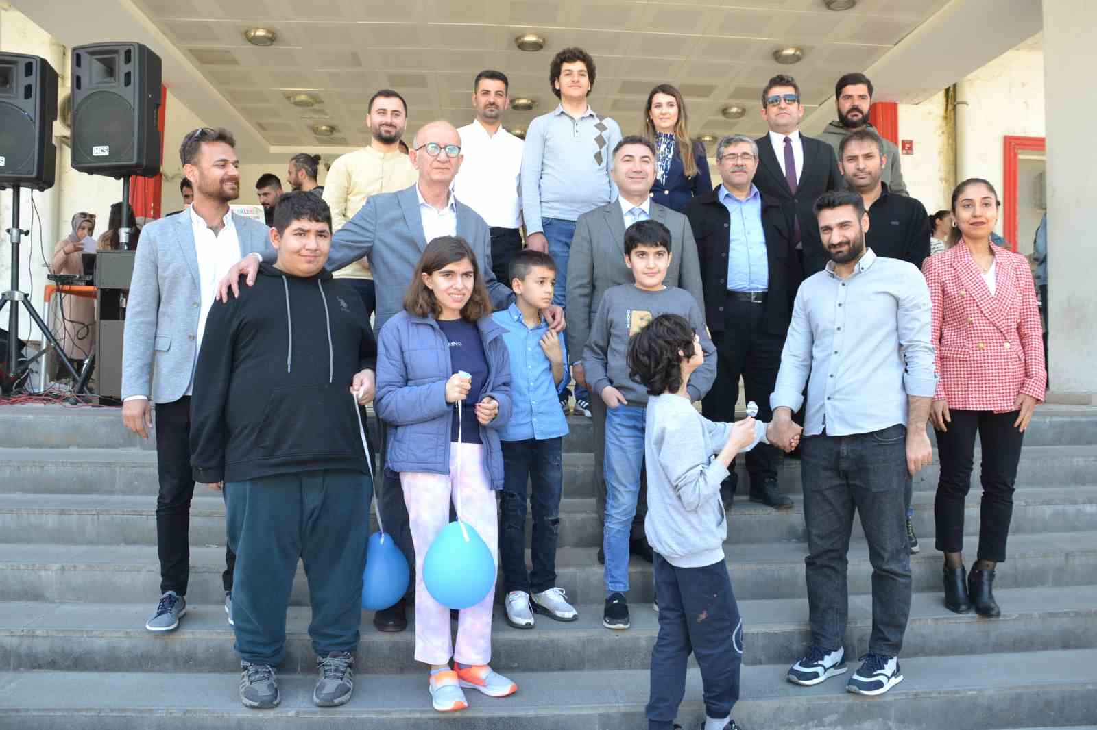 Batman &Uuml;niversitesi&rsquo;nden 2 Nisan D&uuml;nya Otizm farkındalık g&uuml;n&uuml; etkinliği

