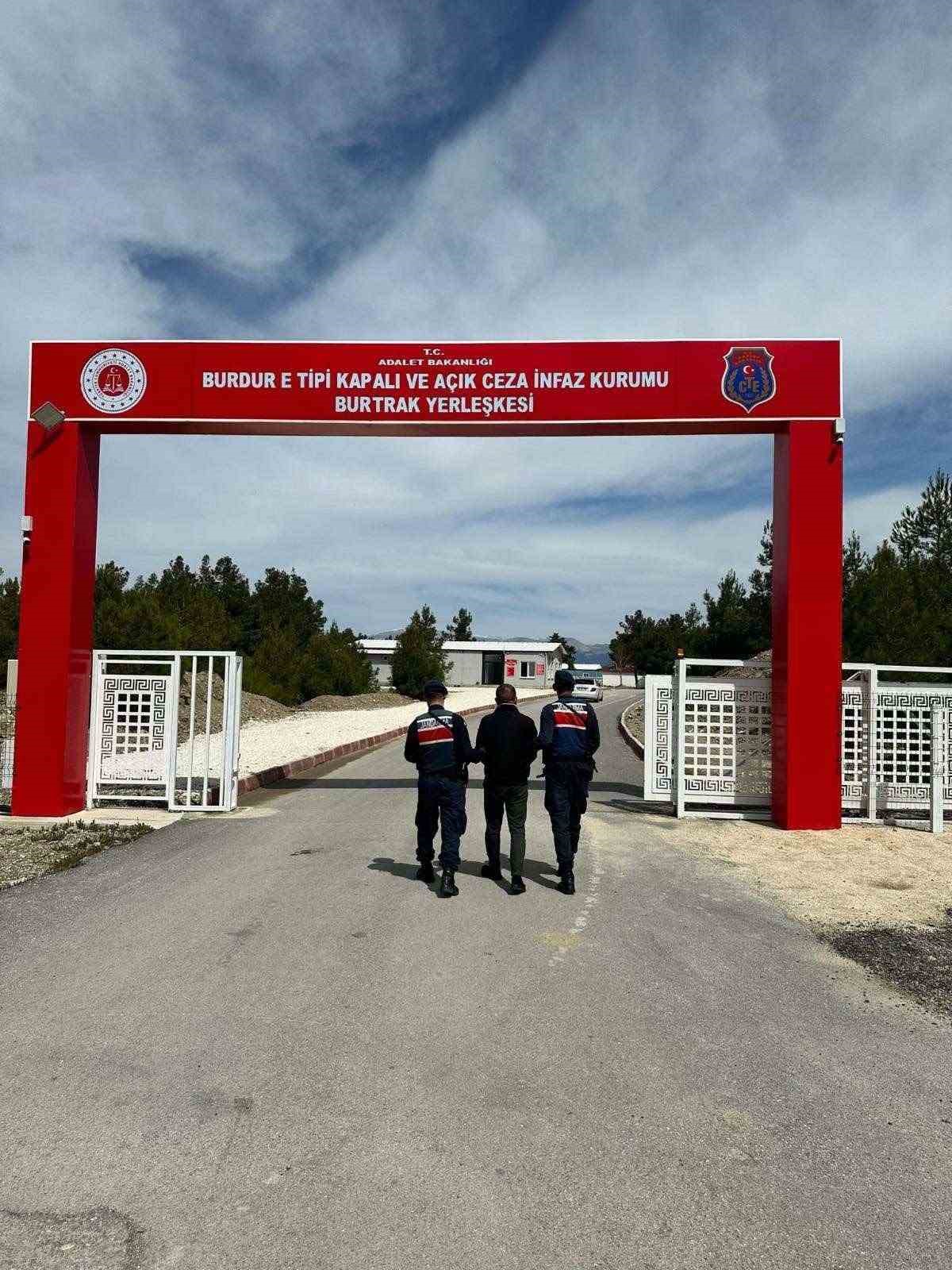 Burdur&rsquo;da uyuşturucu ve ka&ccedil;ak&ccedil;ılık operasyonlarında 4 kişi tutuklandı
