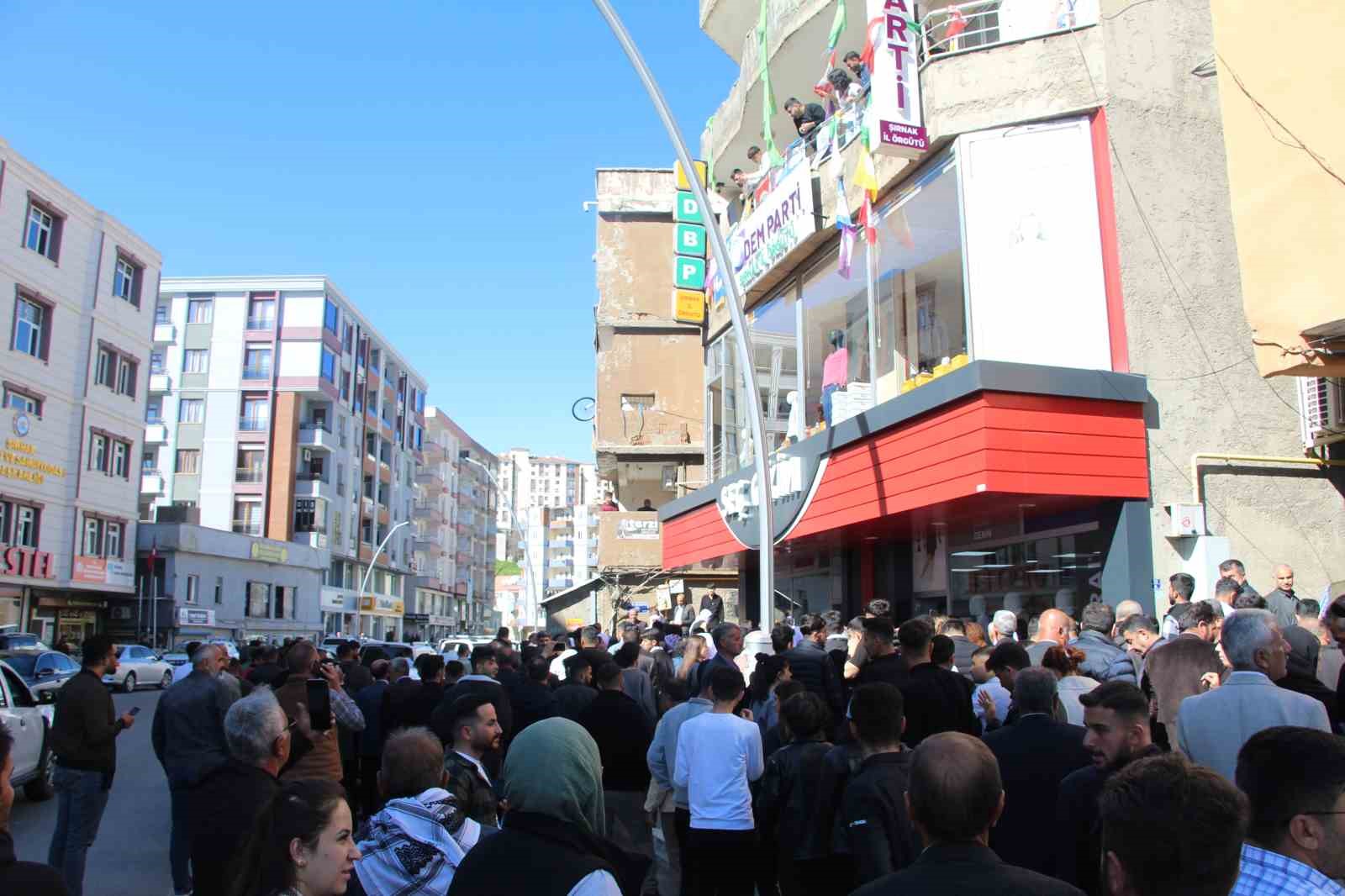 Şırnak’ta izinsiz yürüyüşe polis müdahalesi: 11 gözaltı