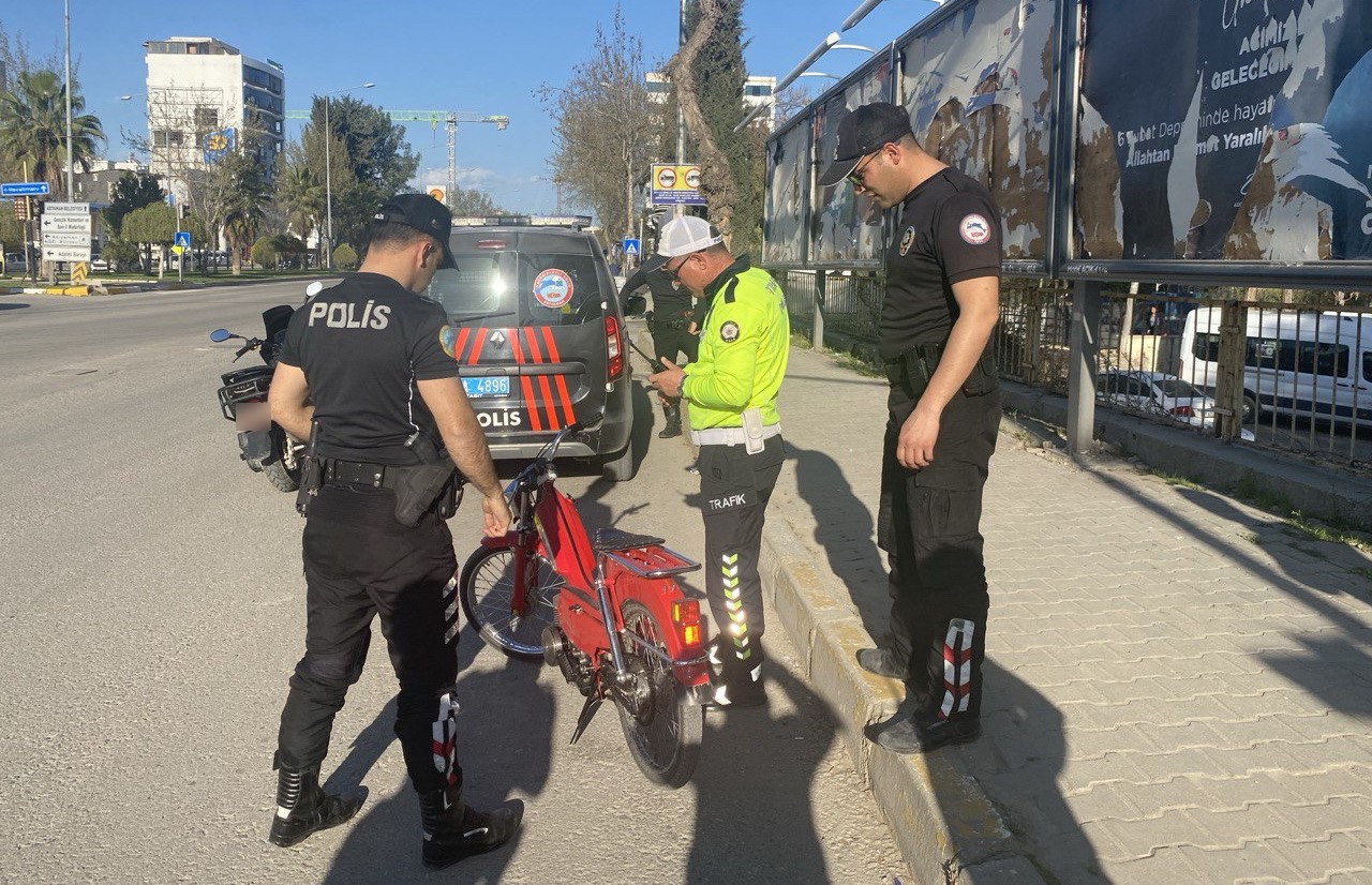 Trafiği tehlikeye düşüren motosikletlere göz açtırılmıyor