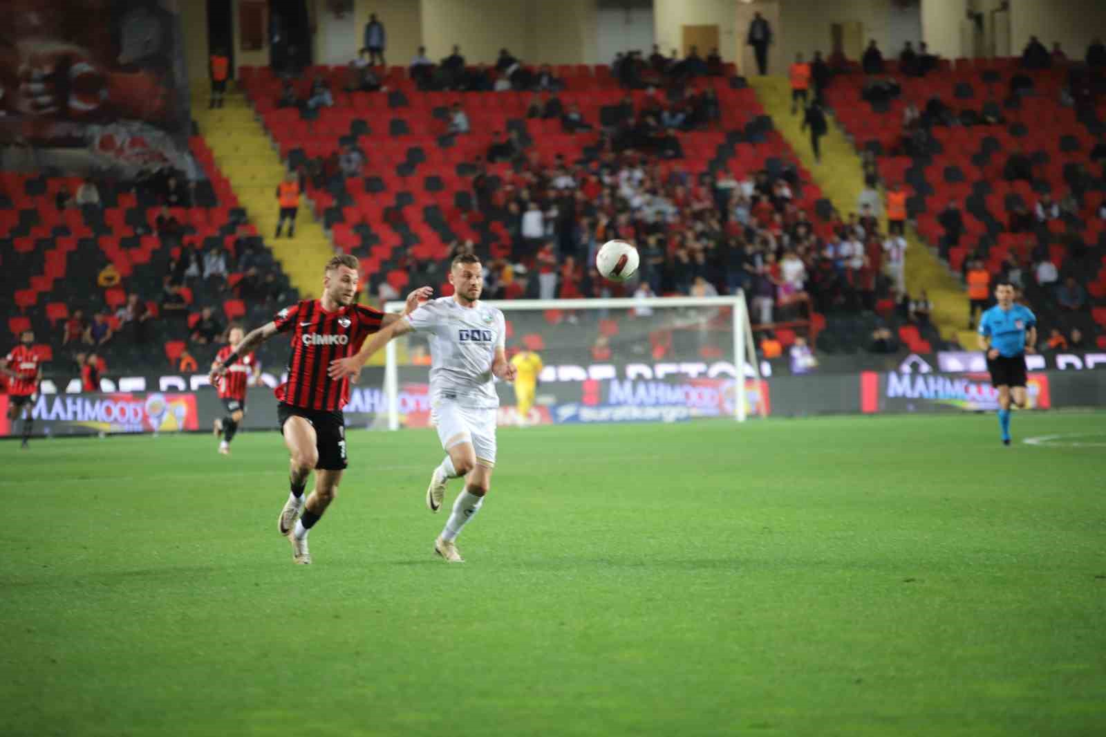 Trendyol Süper Lig: Gaziantep FK: 0 - Alanyaspor: 1 (Maç devam ediyor)
