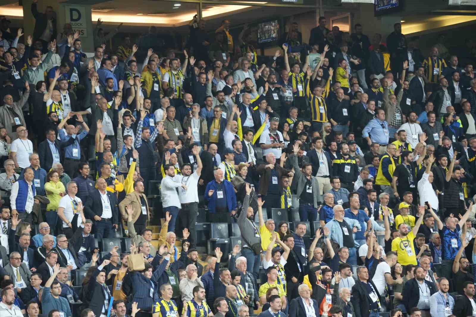 Fenerbahçe kongre üyeleri, yönetim kuruluna yetki verdi