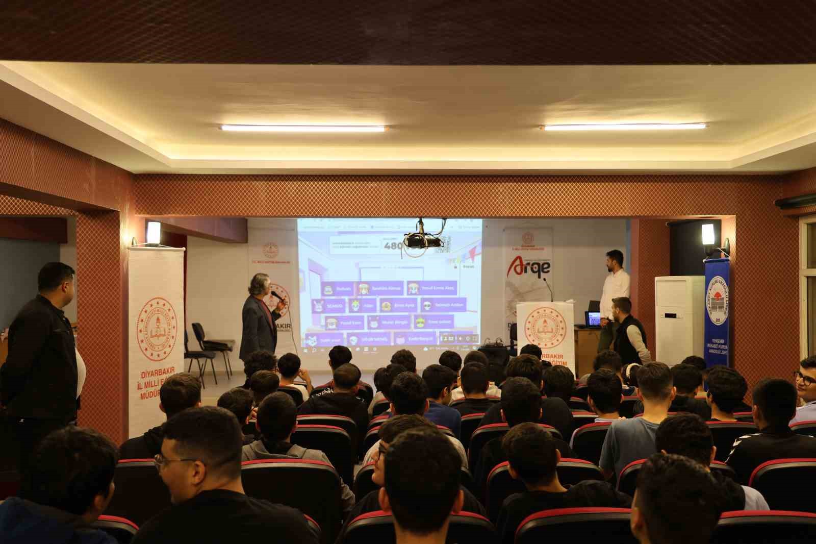 Diyarbakır&rsquo;da pansiyonda kalan &ouml;ğrenciler uzay yolculuğuna &ccedil;ıktı
