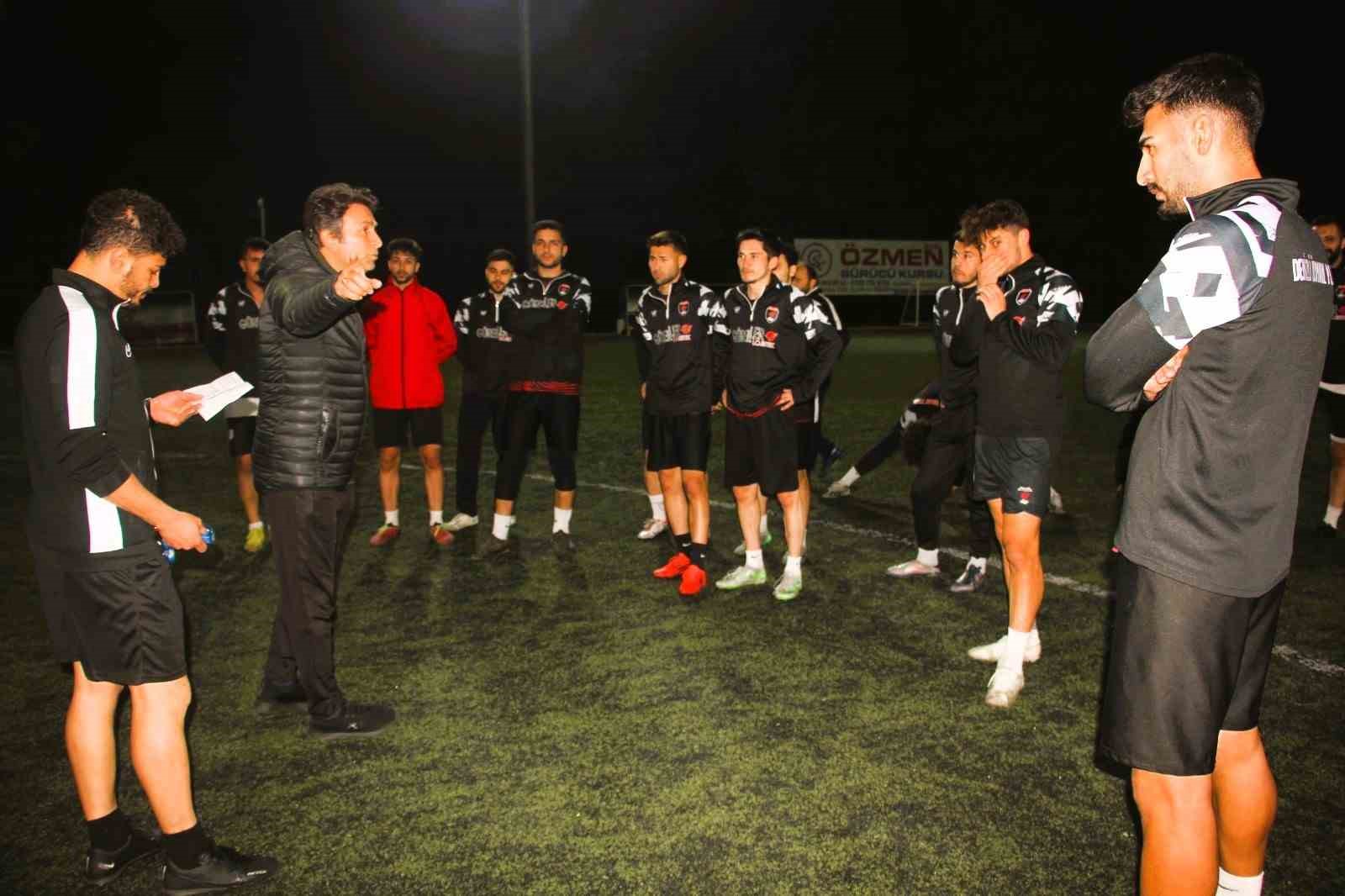 Denizli İdmanyurdu 3&rsquo;te 3 i&ccedil;in sıkı &ccedil;alışıyor
