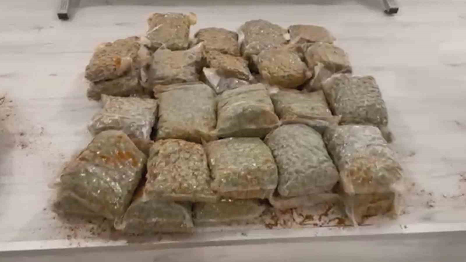 Yolcu otob&uuml;s&uuml;nde 23 kilo 794 gram skunk ele ge&ccedil;irildi
