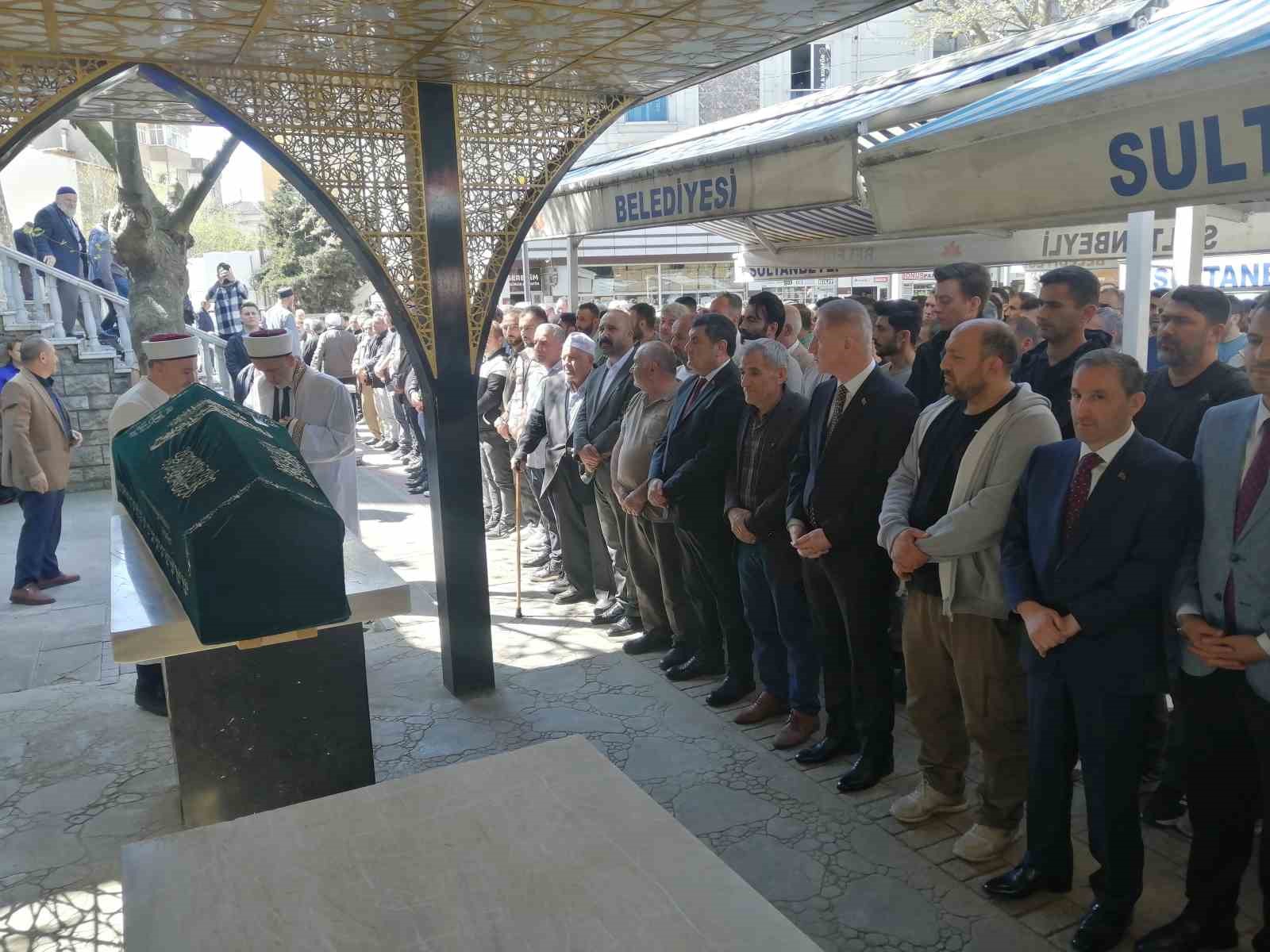 Beşiktaş&rsquo;ta 29 kişinin &ouml;ld&uuml;ğ&uuml; yangında hayatını kaybeden G&ouml;khan Yıldırım toprağa verildi
