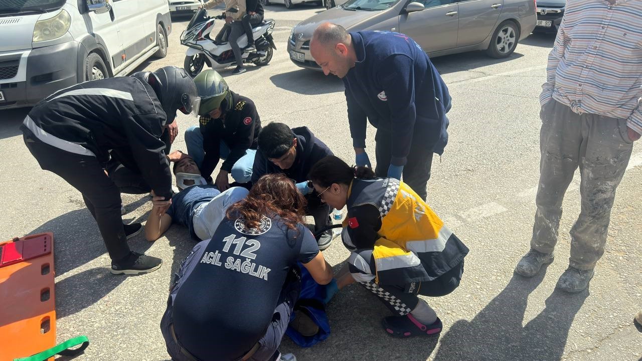 Otomobilin arkadan çarptığı motosikletin sürücüsü yaralandı
