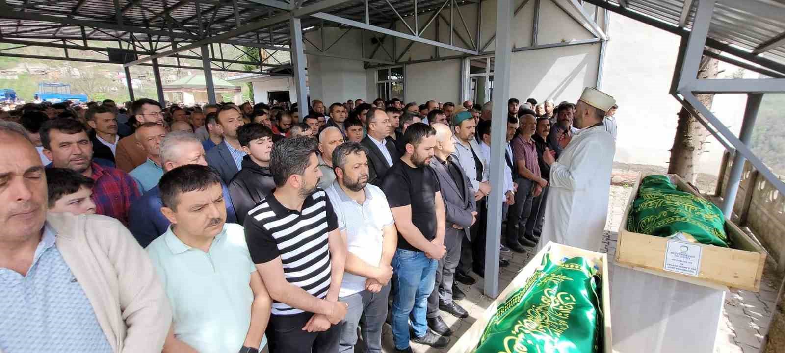 Patpat kazasında &ouml;len baba-oğul toprağa verildi
